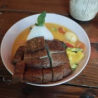 Crispy "duck" with mango curry at Ong Tao Vegan in Frankfurt