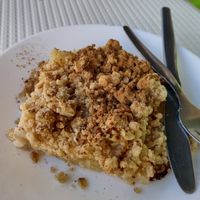 Apple crumble dessert at Sabor Superior in Alges
