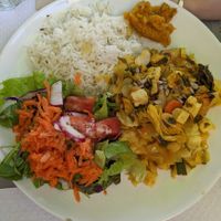 Main with tofu and salad at Sabor Superior in Alges