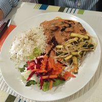 Bife de seitan com arroz e legumes at Sabor Superior in Alges