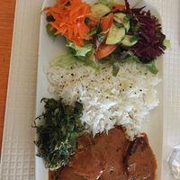 Seitan com arroz e salada at Sabor Superior in Alges