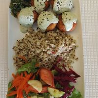 Faláfel com quinoa e salada at Sabor Superior in Alges