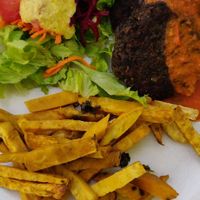Mushroom burger with sweet potato in the oven at Sabor Superior in Alges