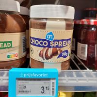 The missing "green frame" is unfortunate for some non-obvious vegan products, like this black/white spread at Albert Heijn in Amsterdam