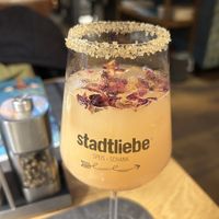 Bellini alkoholfrei 8,90€  at Stadtliebe in Linz