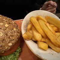 burger n fries  at Peter Pane in Bielefeld