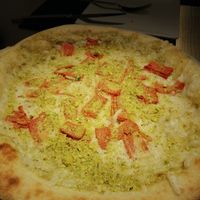 Pizza con pistachos y vacon at Choose in Madrid