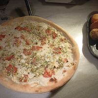 Pistachio white pizza and arancini... Delicious! at Choose in Madrid