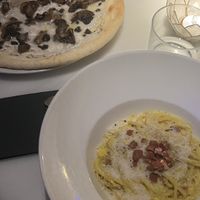 Pizza tartufo y LA carbonara  at Choose in Madrid