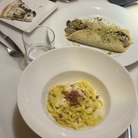 Él crepe de pollo, pizza tartufo y carbonara  at Choose in Madrid