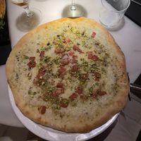 Pistachio pizza- amazing  at Choose in Madrid
