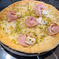 Mortadella pizzaa  at Choose in Madrid