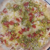 Pizza de pistacho at Choose in Madrid