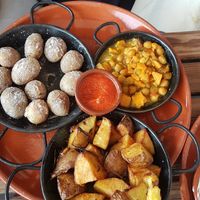 Zwei Sorten Kartoffeln und Kichererbsen mit Süßkartoffel at Buena Vista in Laboe