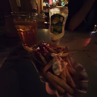 Pommes und Getränk beim Gans am Wasser at Café Gans am Wasser in Munich