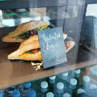 Sandwich vegan aux falafels at Copenhagen Coffee Lab in Cannes