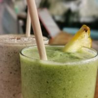 Yummy smoothies with straws made of avocado seeds at Indómitos Café & Bar in Uvita