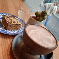 Vegan hot chocolate and vegan banana nut cake at au contraire in Freiburg