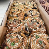 Hefe-Käse-Schnecken 😱💚🙌🏼  at OM NOM NOM CAFÉ in Munich