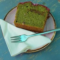 Pistacchio cake at OM NOM NOM CAFÉ in Munich