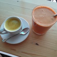 Ginger kurkuma shot and fresh carrot juice at OM NOM NOM CAFÉ in Munich