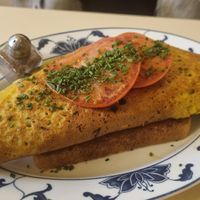 Golden omlette with oyster mushrooms (16,50€) at OM NOM NOM CAFÉ in Munich