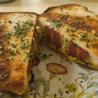 Brekkie sandwich (15,-€) at OM NOM NOM CAFÉ in Munich