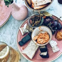 Vegane Käseplatte at OM NOM NOM CAFÉ in Munich