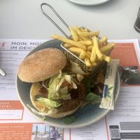 Beyond-Meat-Burger mit Pommes  at Deichkind in Sankt Peter-ording