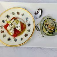 Gegrilde watermeloen – tofu feta – muntolie – zwarte sesam

Komkommerrolletje – gekruide cashewcrème – radijsscheutjes at Villa Tulsi in Kessel