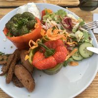 "Mr. & Mrs. Vegan" - bell peppers filled with bulgur with seitan strips chili sauce and salat at Blauer Seestern in Schwedeneck