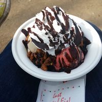 Normal sundae to go (three flavours ice cream, whipped cream, two toppings, sauce) at Eisbrennerei in Leipzig