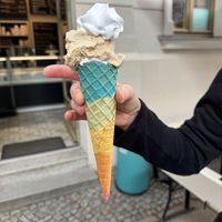 Erdnuss-Eis mit veganer Sahne  at Eisbrennerei in Leipzig