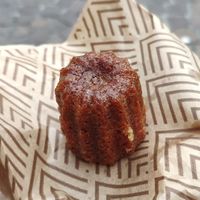 Canele (1,30€, bulk discounts available) at Cassonade Cannelés & Spécialités in Bordeaux