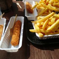 Kipcorn, kaassoufflé, friet met vegan mayo. at De Friterie in Smilde