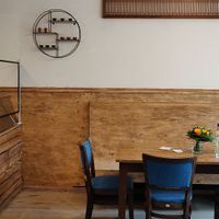 Lovely minimal interior at Reiszeit in Berlin