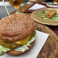 Happy Burger with vegan cheese and a carrot and tofu croqueta at Green&Burger - Biocenter in Barcelona