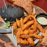 Bonito para acompañar la hamburguesa 😋 at Green&Burger - Biocenter in Barcelona