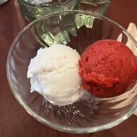 Sorbetto al cocco e ai lamponi   at Green&Burger - Biocenter in Barcelona
