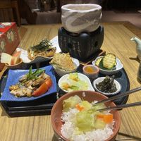 So much variety with local ingredientss  at Shān Shuǐ Yuán 水緣蔬食民宿 in Ren Ai
