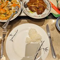 Scampis à l'ail et canard laqué (vegan) at De Yuan in Liege