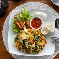 Balinese breakfast with noodles at Wayan's Warung in Ubud