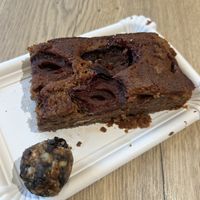 Zwetschken Kuchen vegan 3,40€, Energy Ball 1,50€  at Kulinario Herrenstraße in Linz