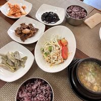 Sides e zuppa di tofu e pasta di soia fermentata   at Soban Vegan 소반 비건식당 in Busan