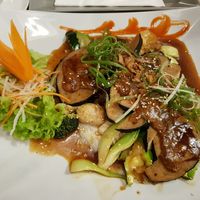 Hauptgericht V66 (Seitan), dazu Reis (nicht auf dem Bild) at Vevi in Vienna