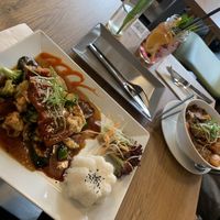 „Schweinefleisch“ mit Gemüse und Reis Mittagsmenü  at Vevi in Vienna