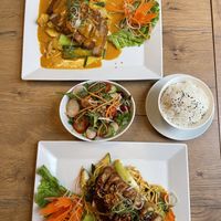 Oben: Ca Ry Vang mit Seitan - Unten: Mi Xao mit Soja  at Vevi in Vienna