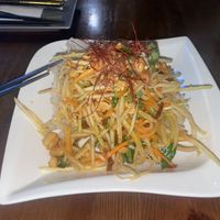 סלט פפאיה. הכי טעים שאכלתי! חובה (תנסו גם את הסלט כרוב ופטריות צדף, סופר טעים ושכחנו לצלם)  at Vevi in Vienna