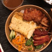 Phở Trộn - Phở-Bowl with Tofu, seitan strips veggies and hoisin-peanut sauce
(13.50€) at Vevi in Vienna