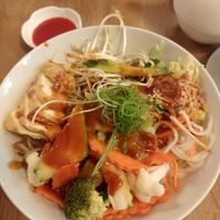 Glasnudel Bowl Mittagsmenü at Vevi in Vienna